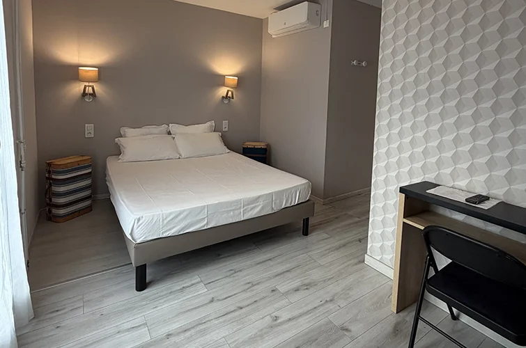 Chambre Double Climatisée - Côté ville